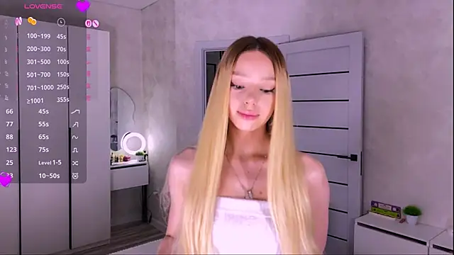 Mooniesiesita online show from July 2026 08:42:01 PM