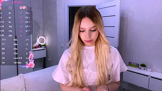 Mooniesiesita online show from June 2026 04:39:01 PM