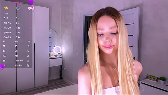 Mooniesiesita online show from July 2026 09:23:02 PM