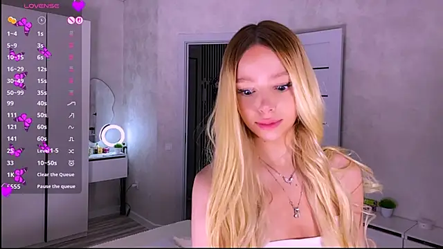 Mooniesiesita online show from July 2026 09:22:01 PM