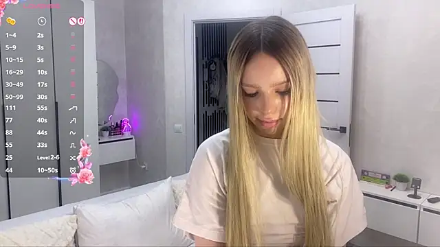 Mooniesiesita online show from June 2026 10:44:01 PM