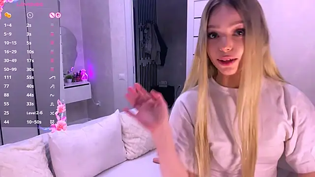 Mooniesiesita online show from June 2026 05:57:02 PM