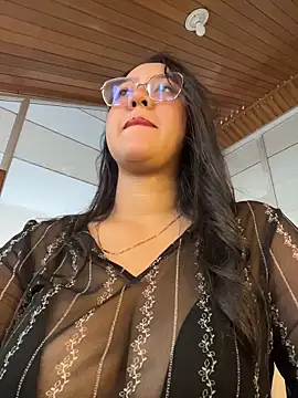 Chloe Thomsoon  online show from May 2026 08:04:02 PM