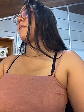 Chloe Thomsoon  online show from May 2026 07:42:02 PM