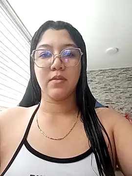 Chloe Thomsoon  online show from May 2026 03:26:01 PM