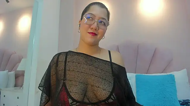 Chloe Thomsoon  online show from April 2026 12:22:02 PM