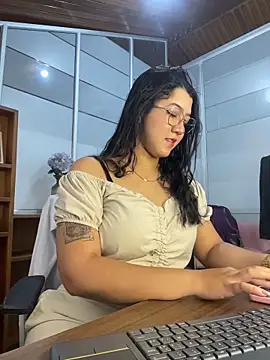 Chloe Thomsoon  online show from May 2026 11:49:01 AM