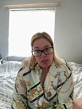 Snapshot of SecretRavenXO chatting on May 2026 11:40:02 AM SecretRavenXO online show from May 2026 11:40:02 AM
