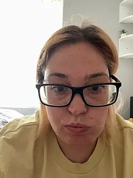 Snapshot of SecretRavenXO chatting on May 2026 12:11:01 PM SecretRavenXO online show from May 2026 12:11:01 PM