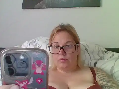 Snapshot of SecretRavenXO chatting on June 2026 02:18:02 PM SecretRavenXO online show from June 2026 02:18:02 PM