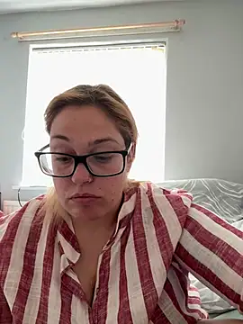 Snapshot of SecretRavenXO chatting on May 2026 02:25:01 PM SecretRavenXO online show from May 2026 02:25:01 PM