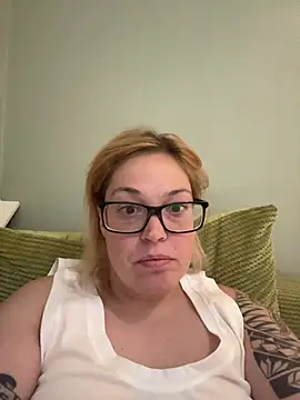 SecretRavenXO online show from May 2026 09:51:02 PM