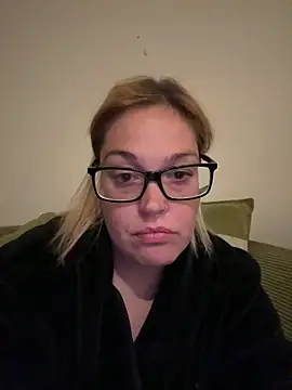 Snapshot of SecretRavenXO chatting on May 2026 10:41:02 PM SecretRavenXO online show from May 2026 10:41:02 PM