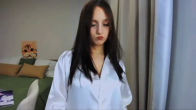 JulietteMonli online show from July 2026 07:06:02 PM