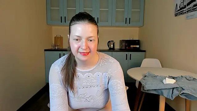 NellieBev online show from May 2026 02:32:01 PM