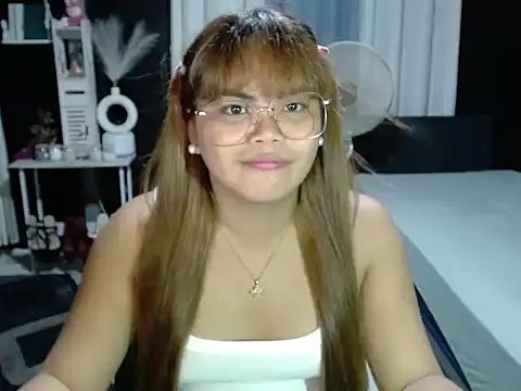 Snapshot of Kendallfoxx chatting on May 2026 07:34:01 PM Kendallfoxx online show from May 2026 07:34:01 PM