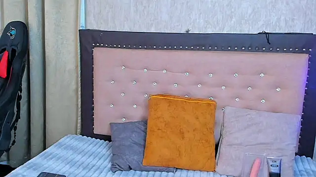 Zoedeleon online show from July 2026 07:54:02 PM