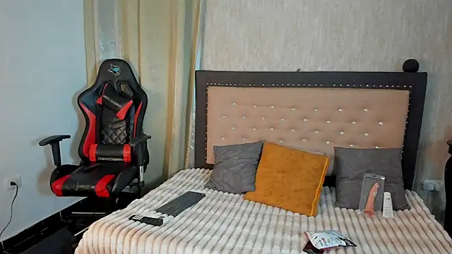 Zoedeleon online show from May 2026 07:46:01 PM