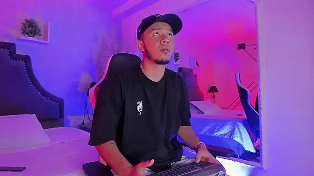 lyonGold  online show from April 2026 01:30:02 PM