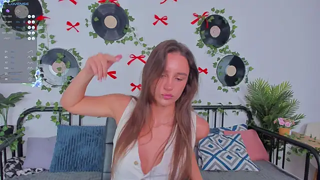 NicoleWells22 online show from June 2026 04:28:02 AM