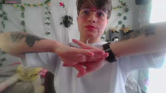 Meiling san online show from April 2026 04:27:02 PM