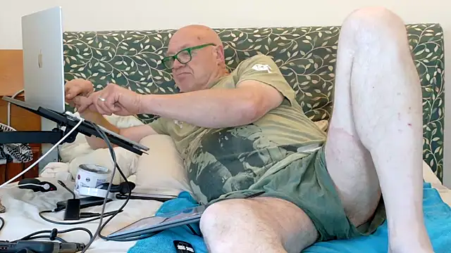 Snapshot of KinkCentral chatting on May 2026 07:47:02 PM KinkCentral online show from May 2026 07:47:02 PM