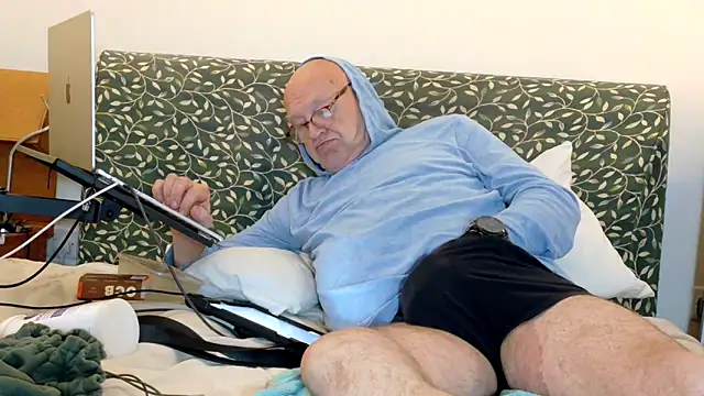 Snapshot of KinkCentral chatting on May 2026 08:37:02 PM KinkCentral online show from May 2026 08:37:02 PM