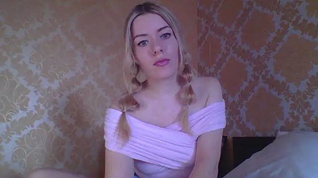 Softy Aura  online show from May 2026 11:40:01 AM