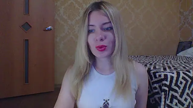 Softy Aura  online show from May 2026 06:48:02 PM
