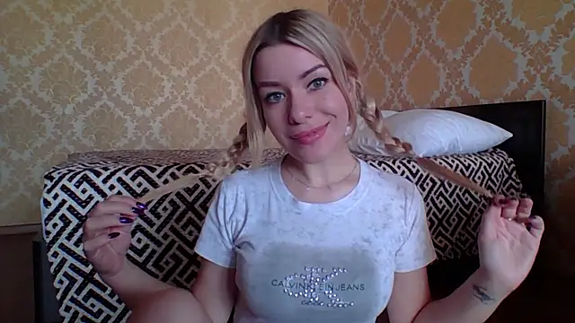 Softy Aura  online show from May 2026 01:28:01 PM