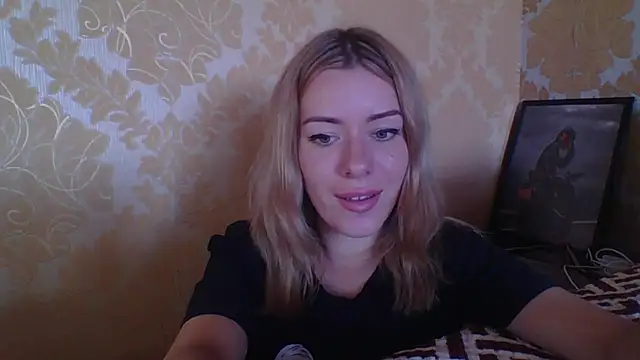 Snapshot of Softy_Aura_ chatting on June 2026 10:43:01 AM Softy Aura online show from June 2026 10:43:01 AM
