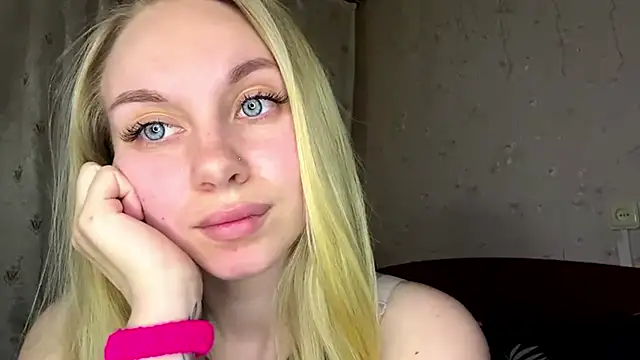 MaEmma online show from April 2026 08:21:01 PM