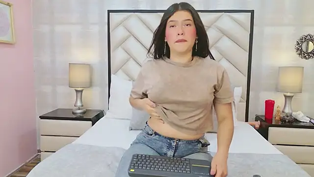 CarolineOlsen online show from April 2026 11:58:01 AM