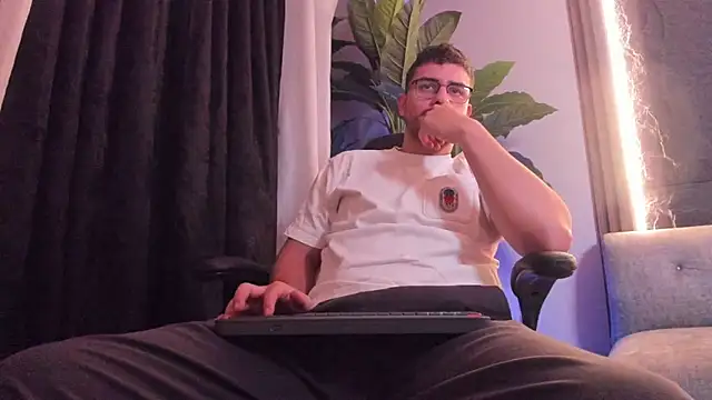 chris gold  online show from April 2026 08:10:02 PM