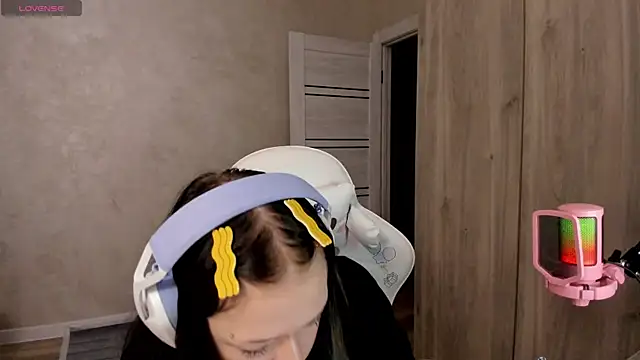 urmelodyy online show from August 2026 06:02:01 PM