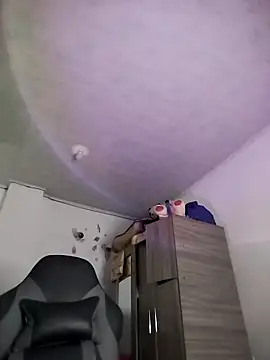 Catisquiirt online show from April 2026 10:44:01 PM