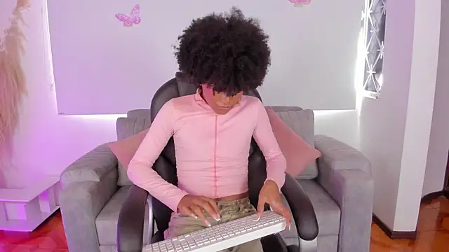NaomiSaenz  online show from July 2026 03:21:02 PM