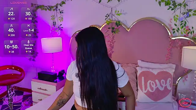 AriaCush online show from April 2026 08:51:02 PM