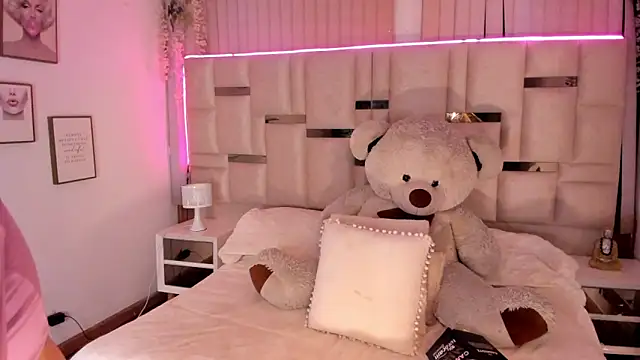 mariana  thompson online show from May 2026 03:36:01 AM