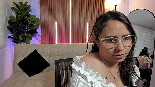 Sharon rhodes  online show from April 2026 02:14:01 PM