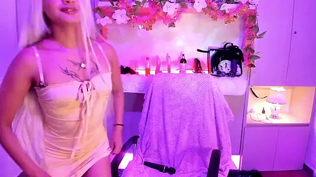 TomieDark  online show from May 2026 03:57:01 AM