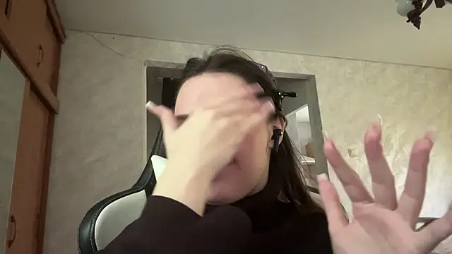 LeslySerna online show from April 2026 09:00:02 AM