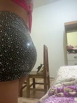 paulinha20230 online show from April 2026 07:00:02 PM