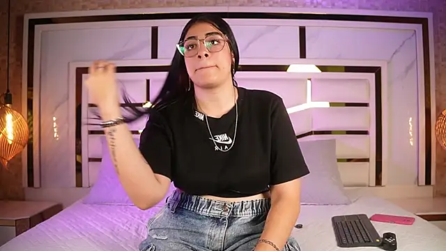 nicole sm online show from April 2026 03:30:01 AM