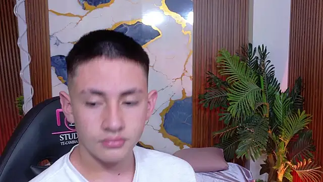 Snapshot of Andres_Tay chatting on June 2026 02:39:01 AM Andres Tay online show from June 2026 02:39:01 AM