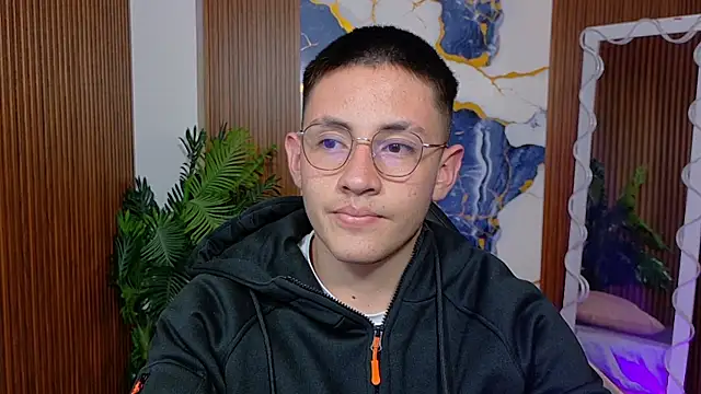 Snapshot of Andres_Tay chatting on June 2026 02:44:02 AM Andres Tay online show from June 2026 02:44:02 AM