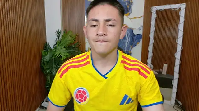 Snapshot of Andres_Tay chatting on June 2026 03:08:02 AM Andres Tay online show from June 2026 03:08:02 AM