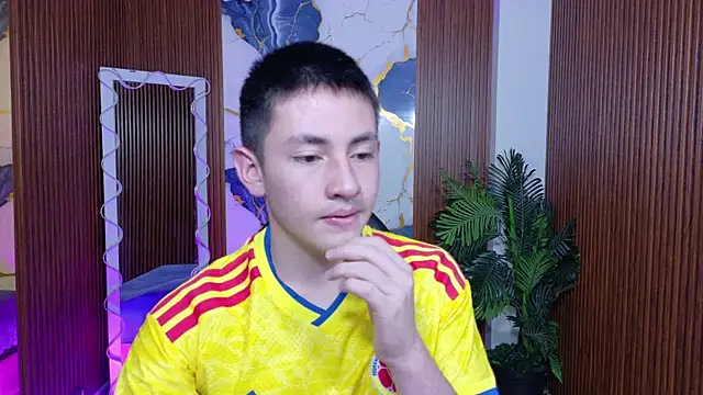Snapshot of Andres_Tay chatting on June 2026 01:50:01 AM Andres Tay online show from June 2026 01:50:01 AM