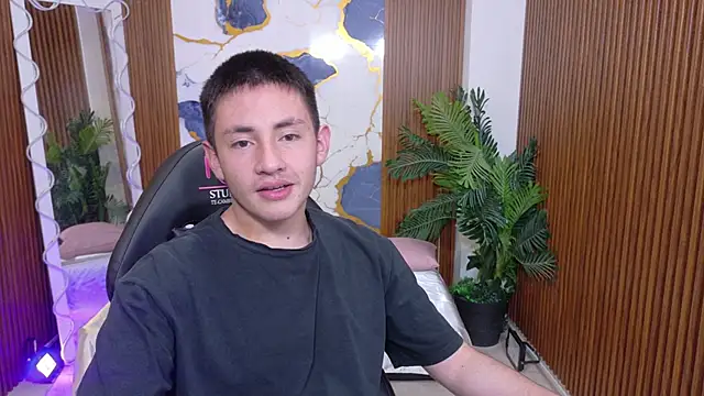 Snapshot of Andres_Tay chatting on June 2026 02:27:01 AM Andres Tay online show from June 2026 02:27:01 AM