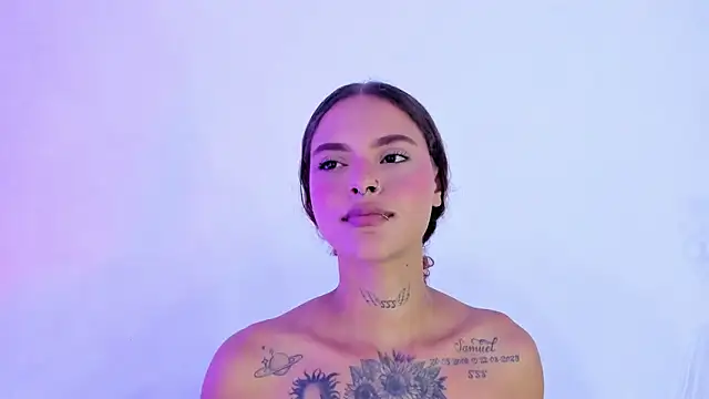 Caroline420  online show from June 2026 11:32:02 PM